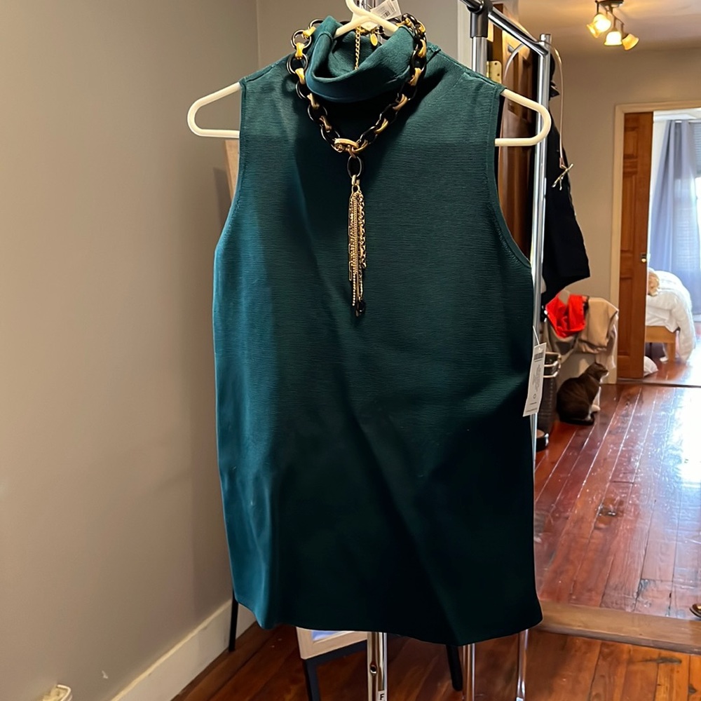 Chicos sleeveless turtleneck